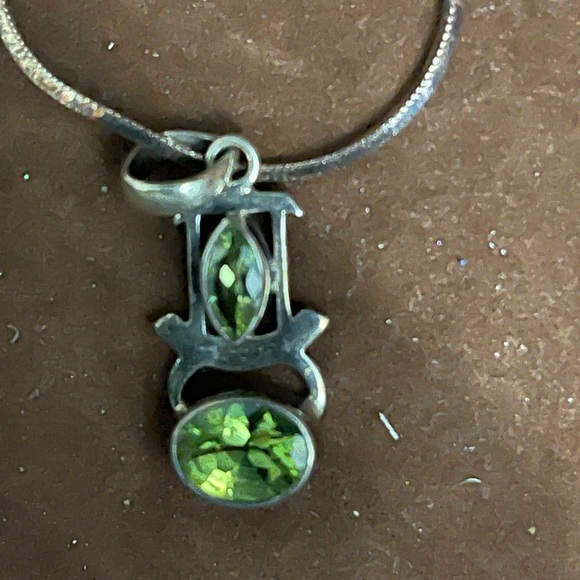 Sterling silver Peridot and amethyst necklace and earrings - Picture 3 of 4